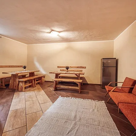 Zet - & Wellness بيت ضيافة 4*